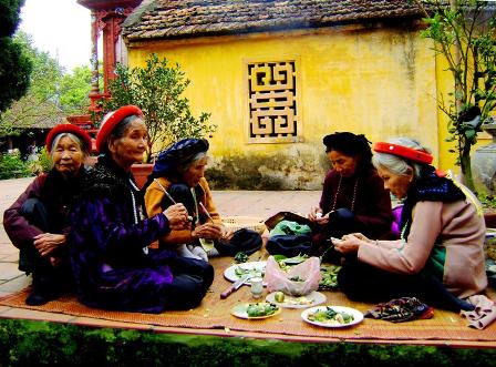 The-practice-chewing-betel-of-Vietnamese